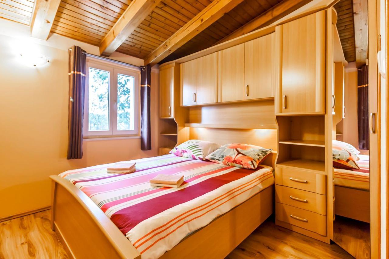 Holiday Home Lana ลาบิน ภายนอก รูปภาพ