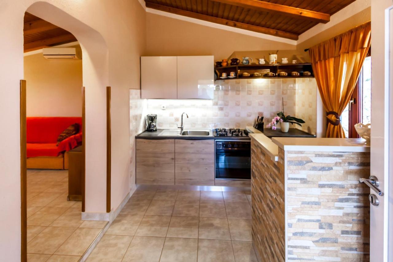 Holiday Home Lana ลาบิน ภายนอก รูปภาพ