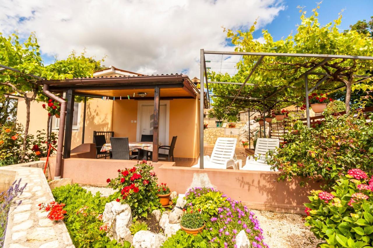 Holiday Home Lana ลาบิน ภายนอก รูปภาพ