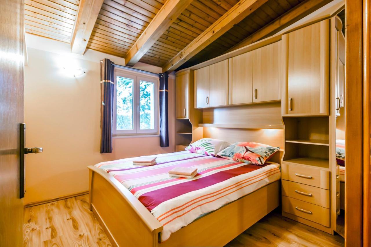 Holiday Home Lana ลาบิน ภายนอก รูปภาพ