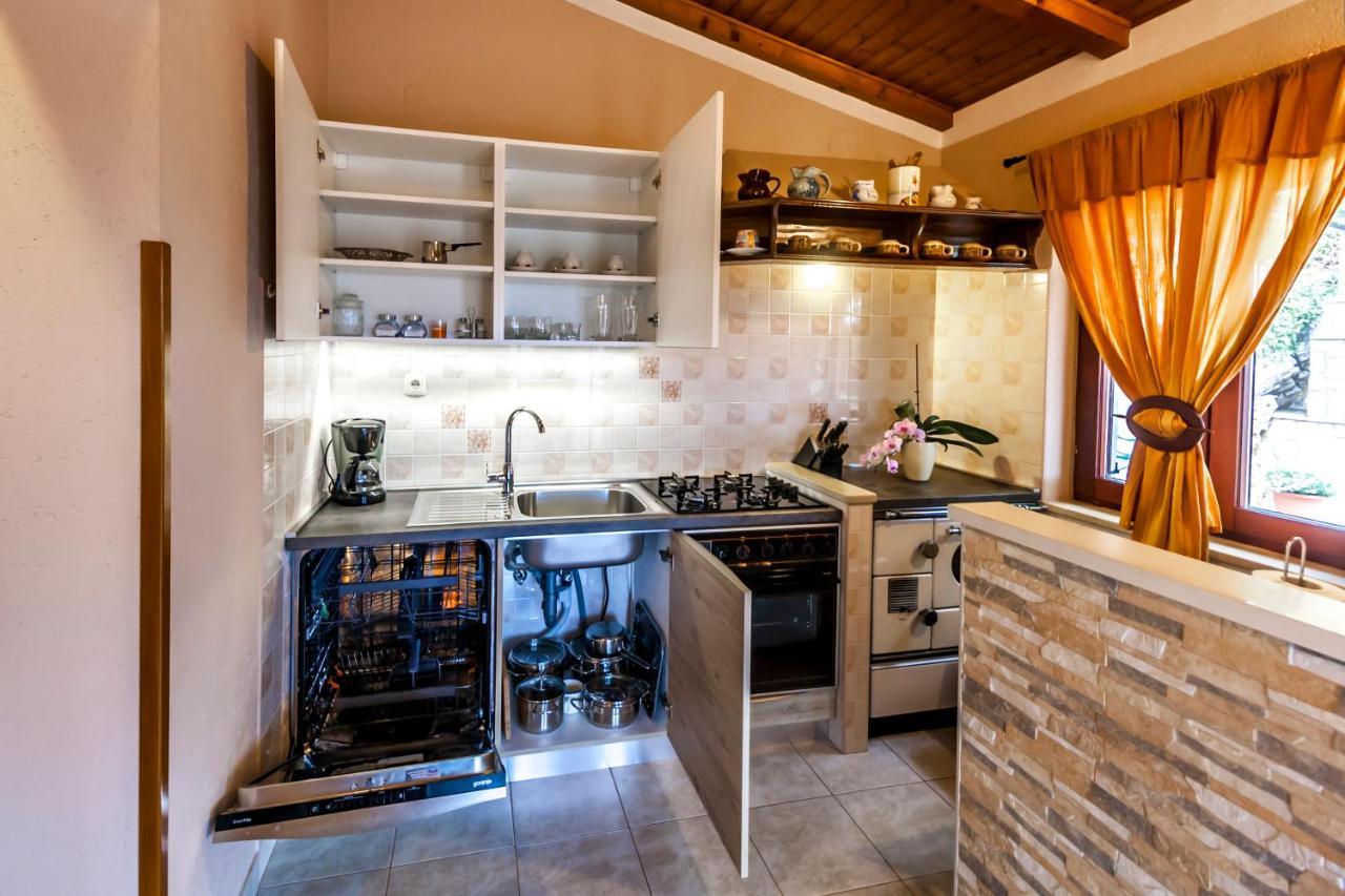 Holiday Home Lana ลาบิน ภายนอก รูปภาพ