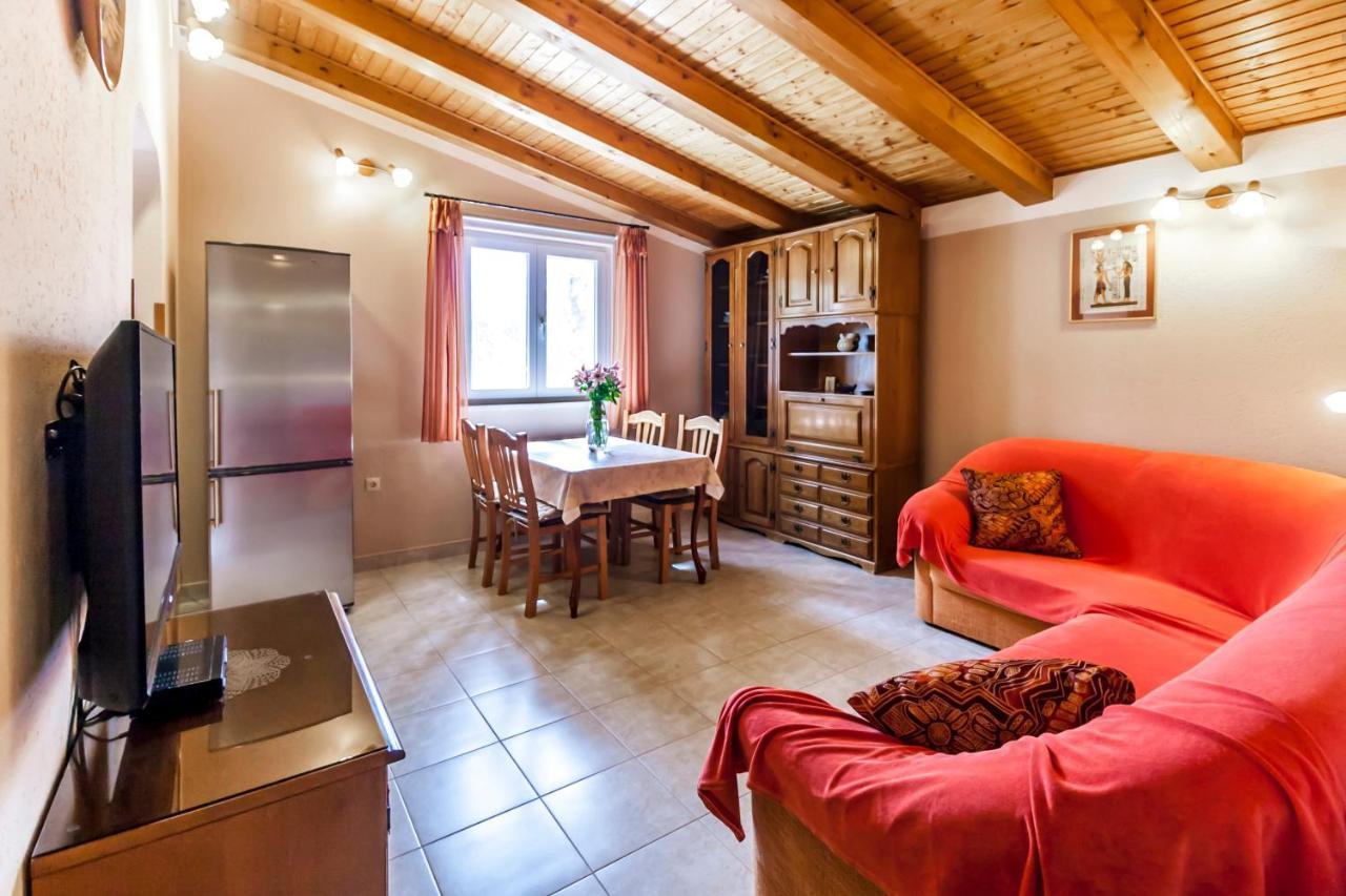 Holiday Home Lana ลาบิน ภายนอก รูปภาพ