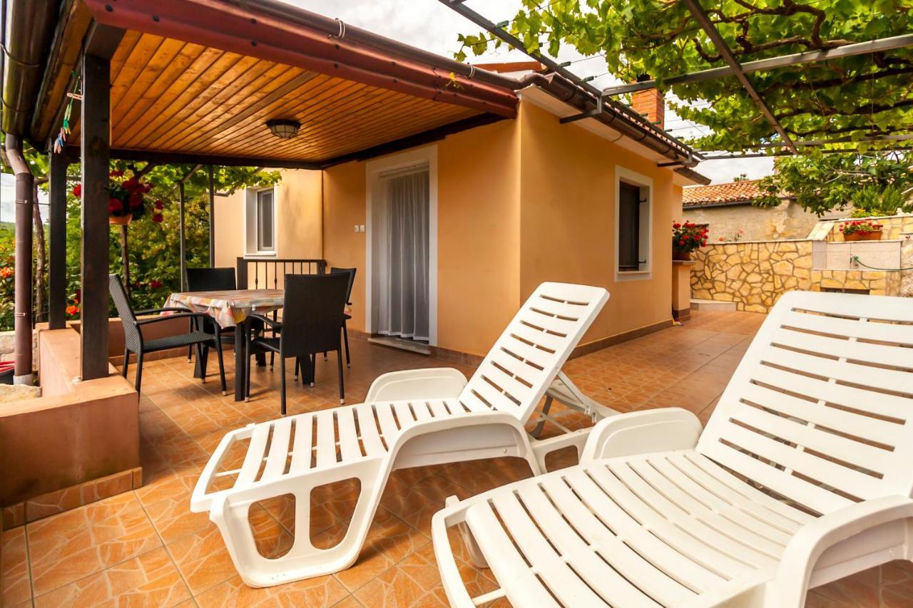 Holiday Home Lana ลาบิน ภายนอก รูปภาพ