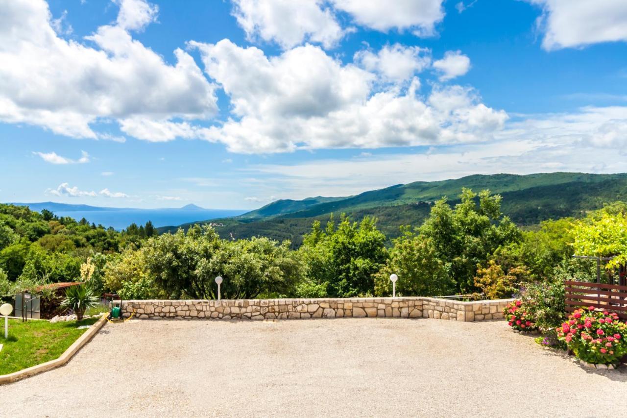 Holiday Home Lana ลาบิน ภายนอก รูปภาพ